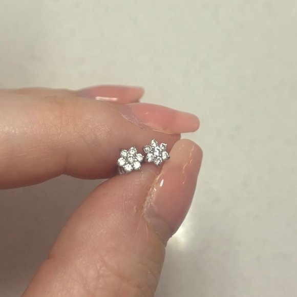 CZ Stone Flower Stud Earring 14K - Picture 3 of 4